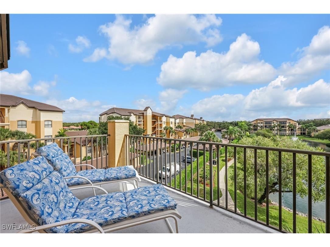 195 Vintage Circle #402 Naples FL 34119 225066979 image1