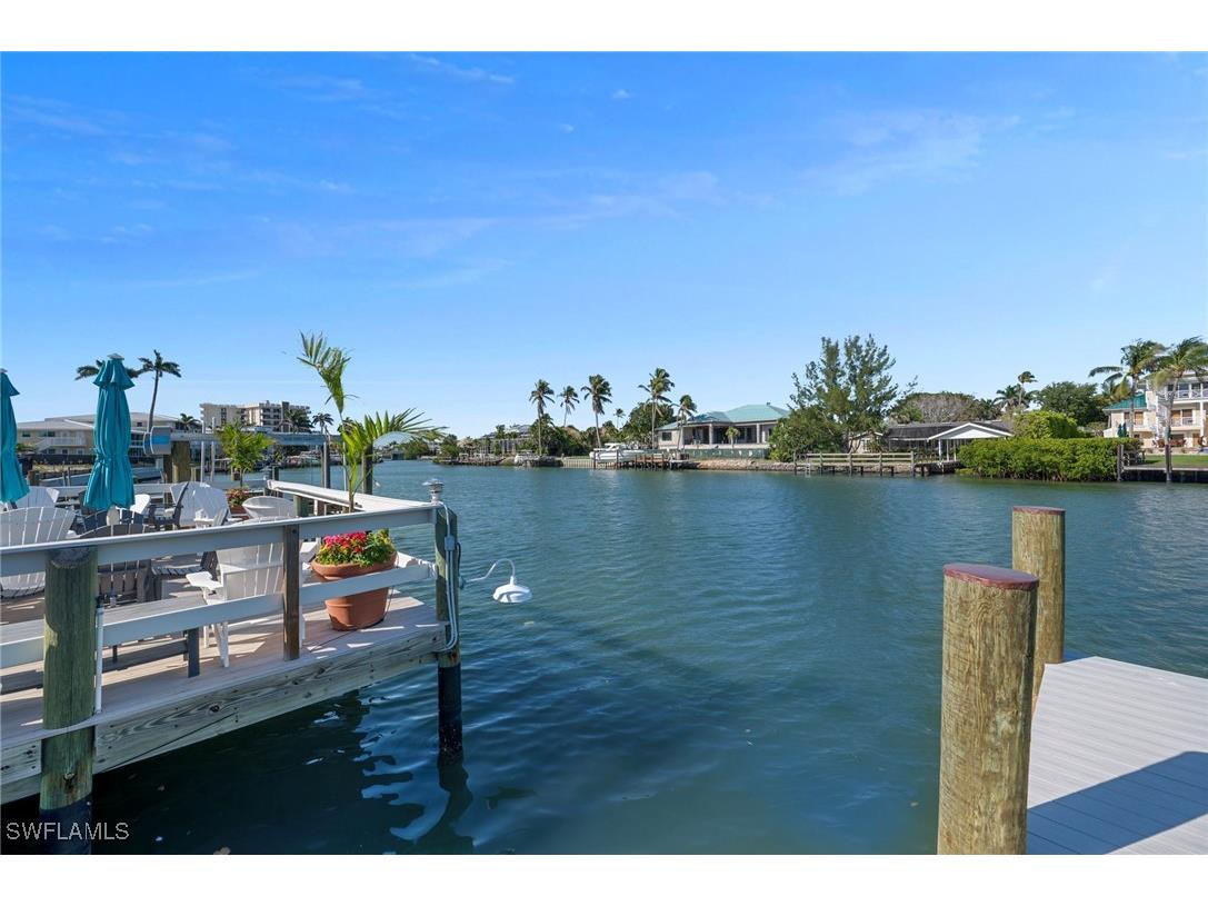 1950 Gulf Shore Boulevard N #101 Naples FL 34102 225039769 image1