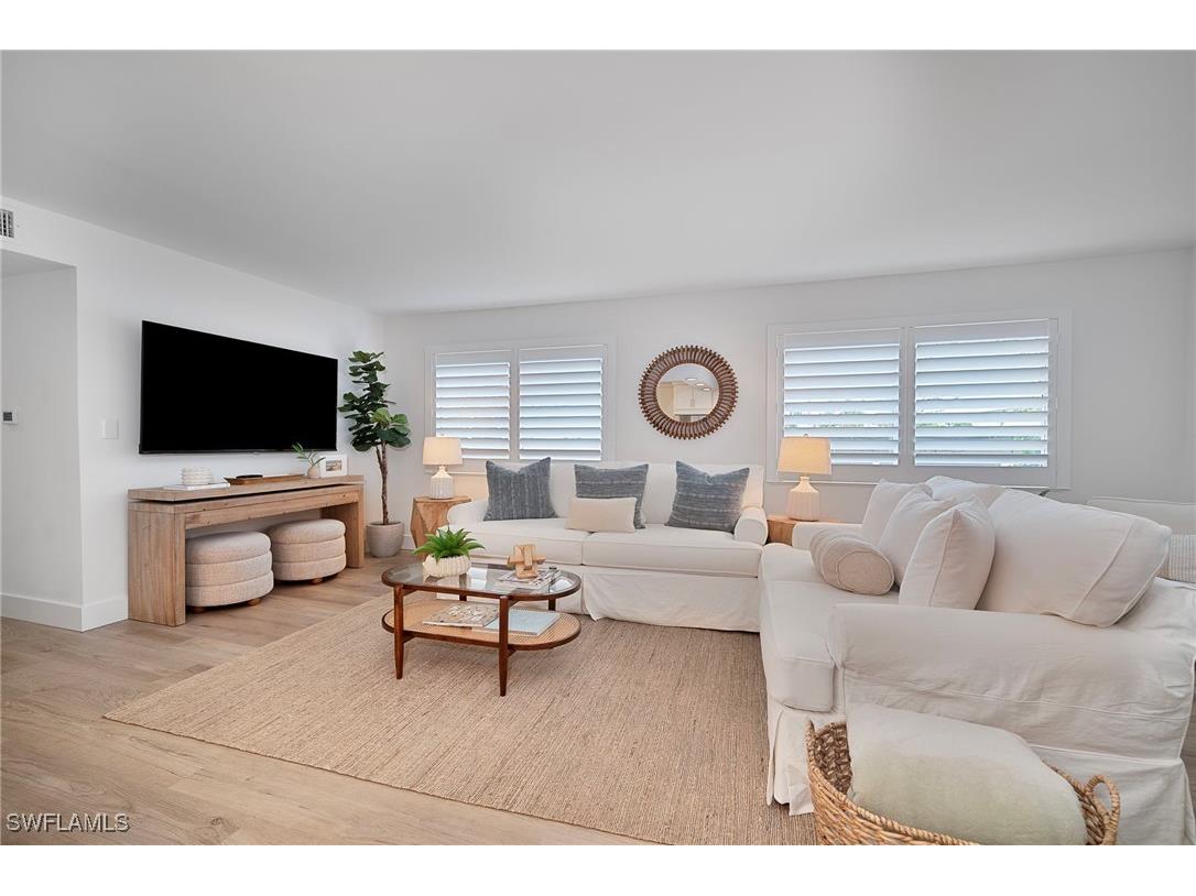 1950 Gulf Shore Boulevard N #101 Naples FL 34102 225079990 image1