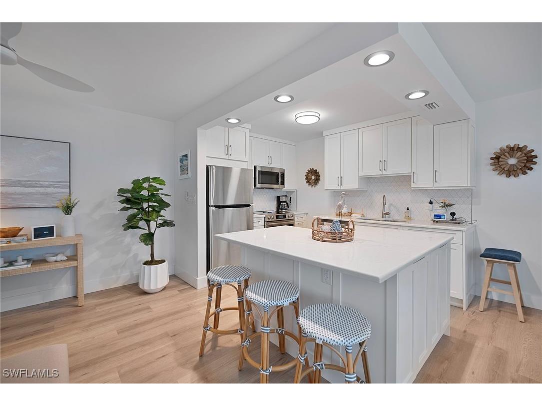 1950 Gulf Shore Boulevard N #101 Naples FL 34102 225079990 image5