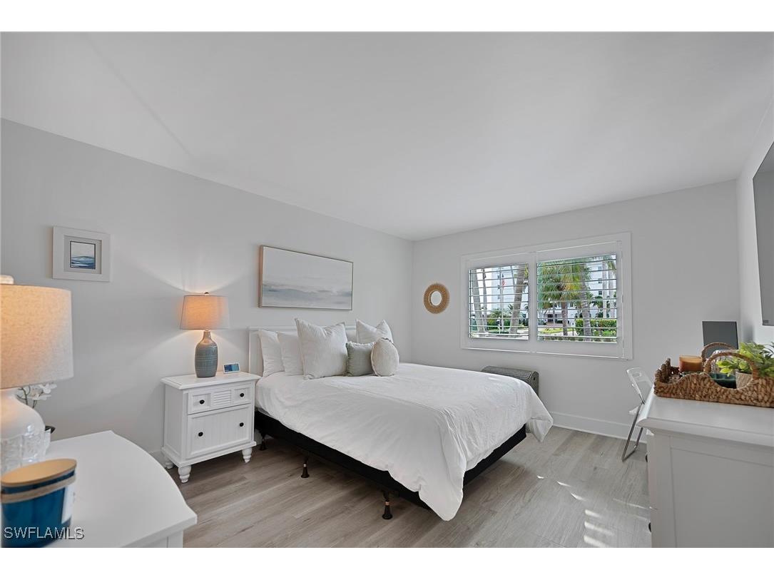 1950 Gulf Shore Boulevard N #101 Naples FL 34102 225079990 image8