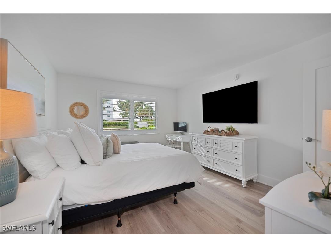1950 Gulf Shore Boulevard N #101 Naples FL 34102 225079990 image9