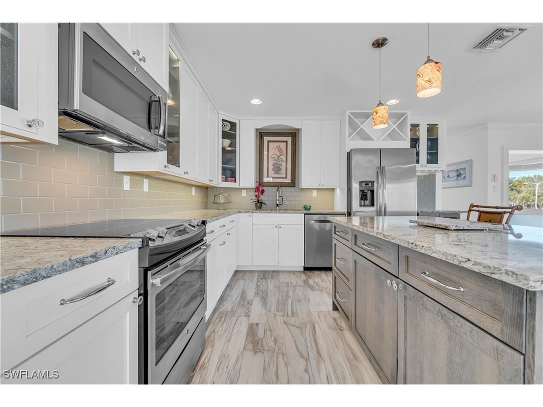 1950 Gulf Shore Boulevard N #201 Naples FL 34102 225081017 image8