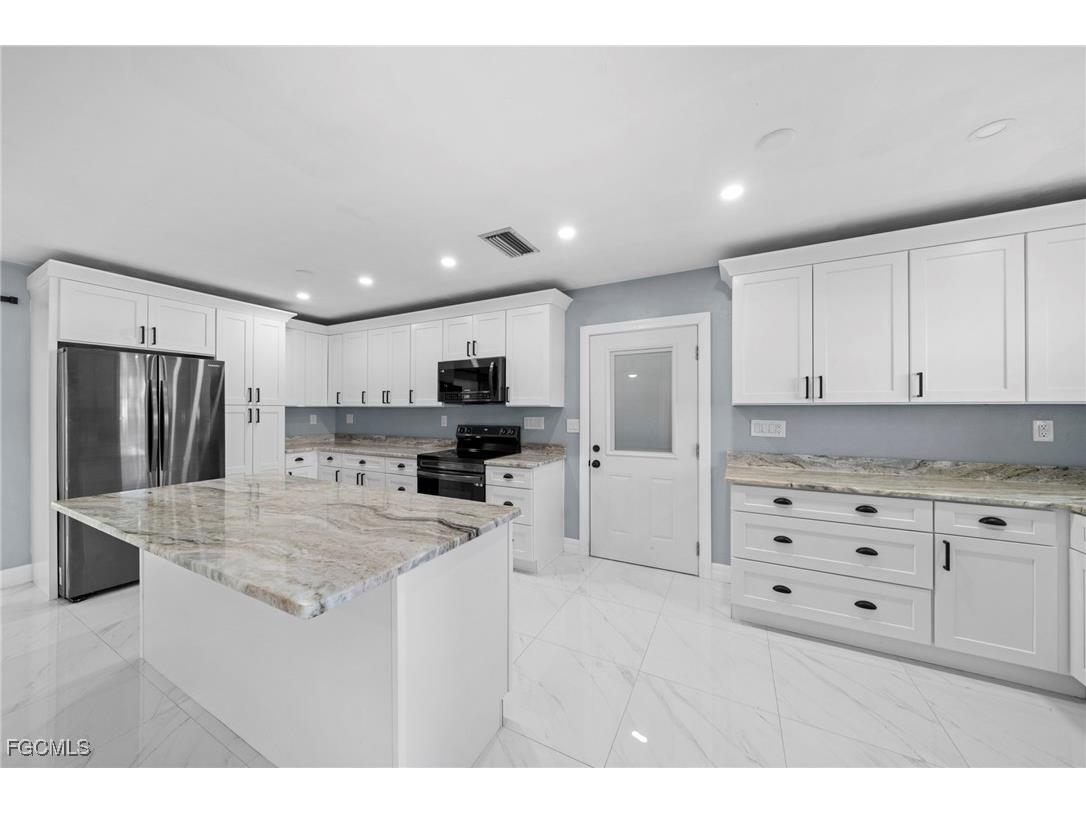 1956 Indian Creek Drive North Fort Myers FL 33917 2025024946 image4