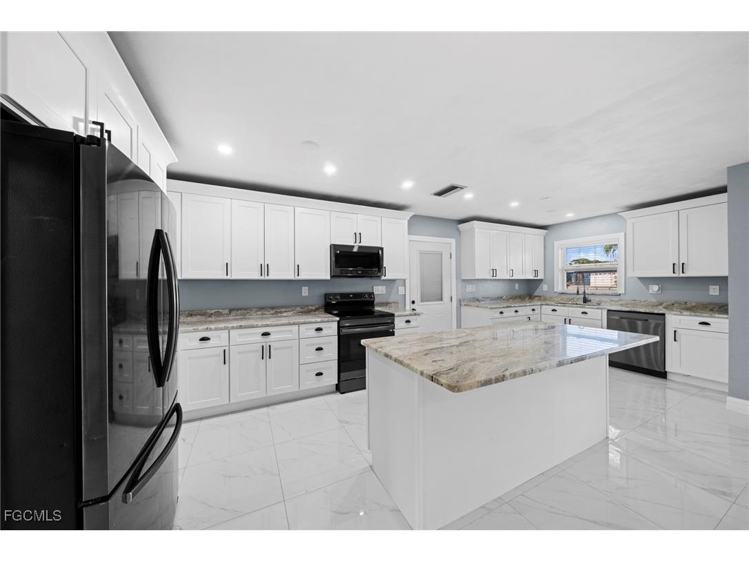 1956 Indian Creek Drive North Fort Myers FL 33917 2025024946 image6