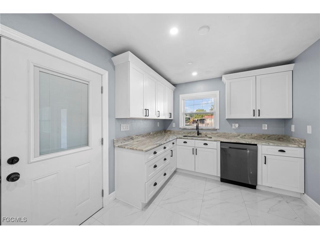 1956 Indian Creek Drive North Fort Myers FL 33917 2025024946 image7