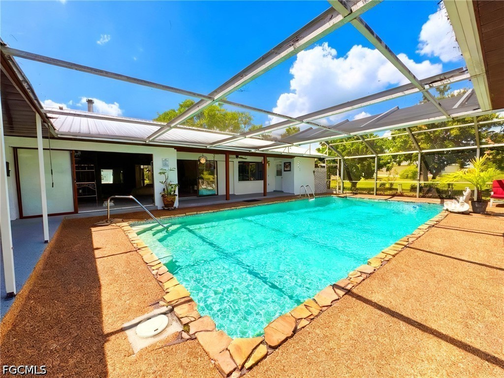 196 E Mariana Avenue North Fort Myers FL 33917 2026015558 image1