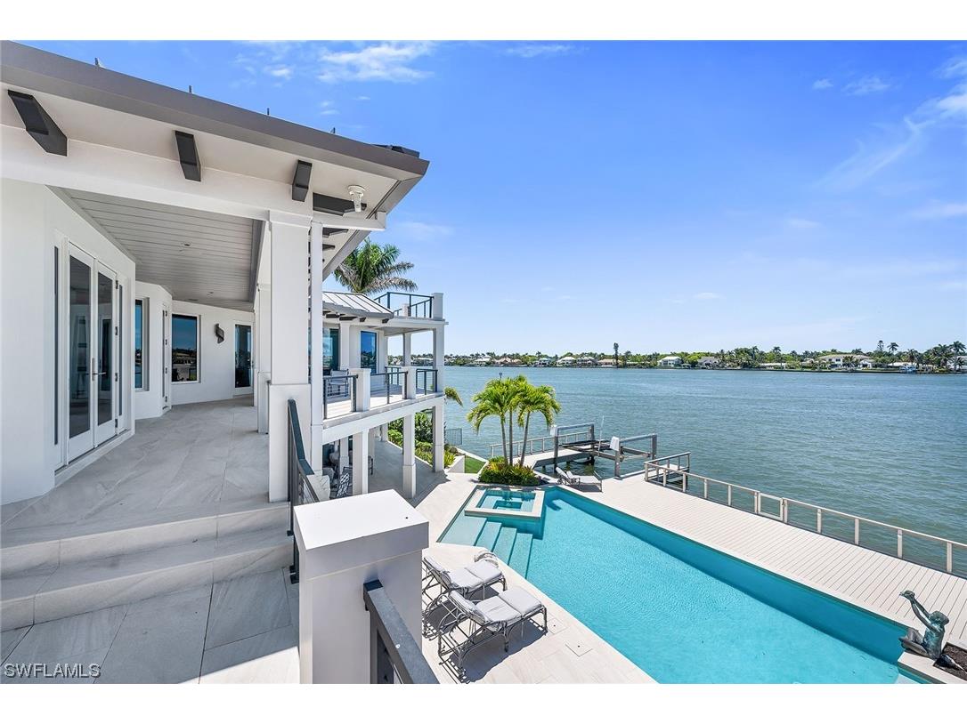 1960 Kingfish Road Naples FL 34102 223038858 image1