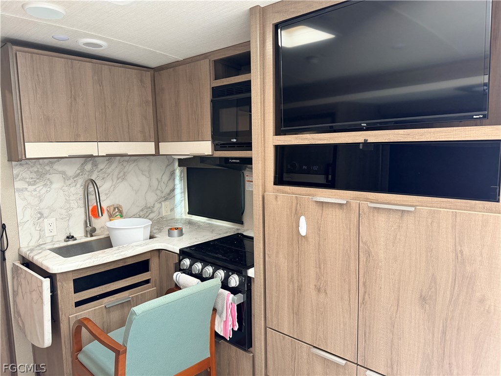 19681 Summerlin 316 Road Fort Myers FL 33908 2026010924 image9