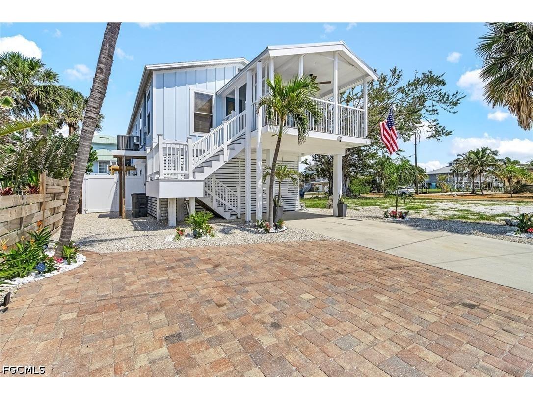 197 Madison Court Fort Myers Beach FL 33931 2026028238 image1