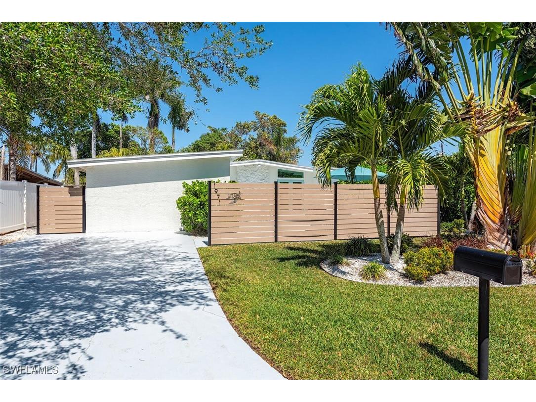 1971 Holiday Lane Naples FL 34104 225057145 image1