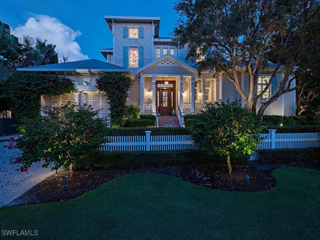 1975 Gulf Shore Boulevard S Naples FL 34102 225072774 image1