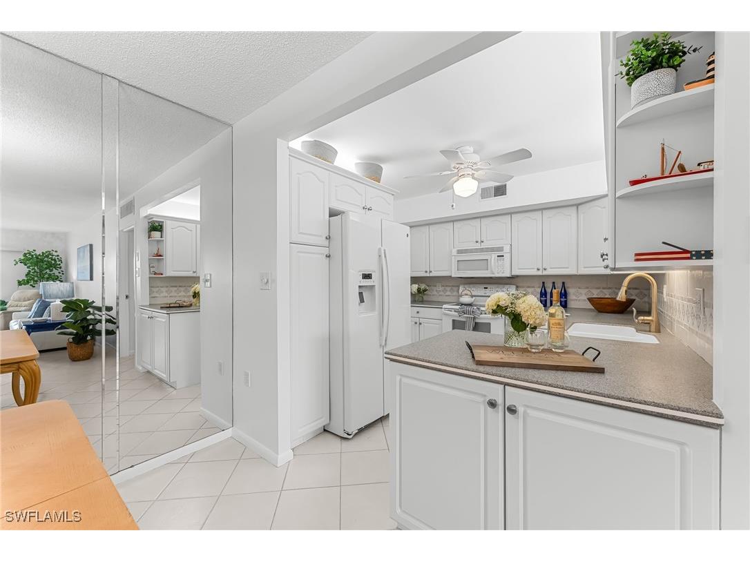 1977 Gulf Shore Boulevard N #204 Naples FL 34102 225072169 image12