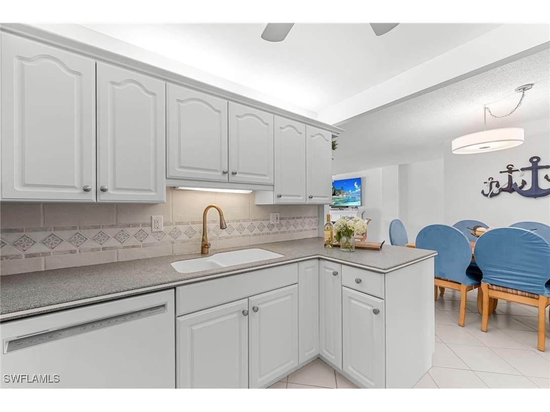 1977 Gulf Shore Boulevard N #204 Naples FL 34102 225072169 image15