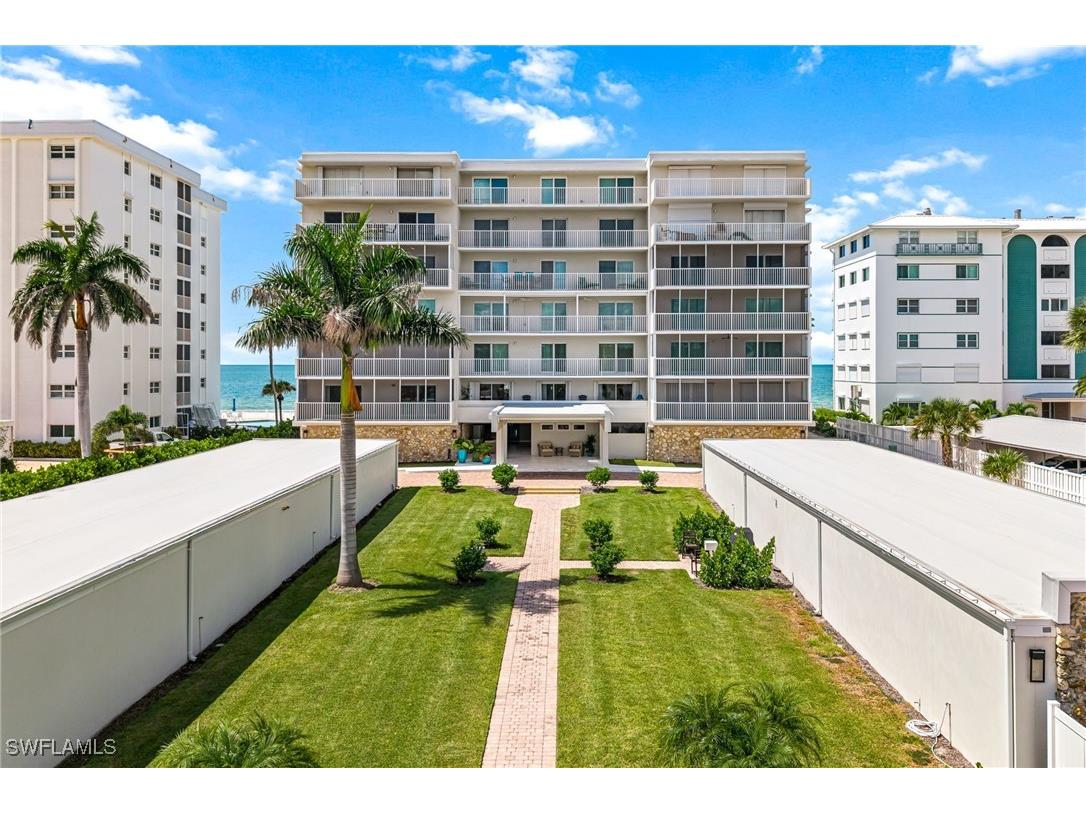 1977 Gulf Shore Boulevard N #204 Naples FL 34102 225072169 image2