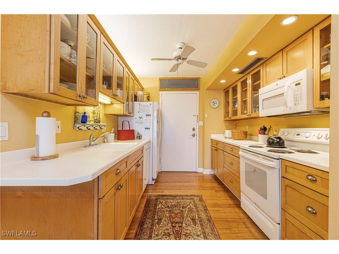 1977 Gulf Shore Boulevard N #401 Naples FL 34102 225077815 image10