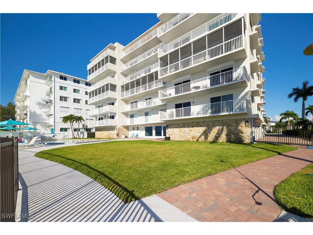 1977 Gulf Shore Boulevard N #401 Naples FL 34102 225077815 image20