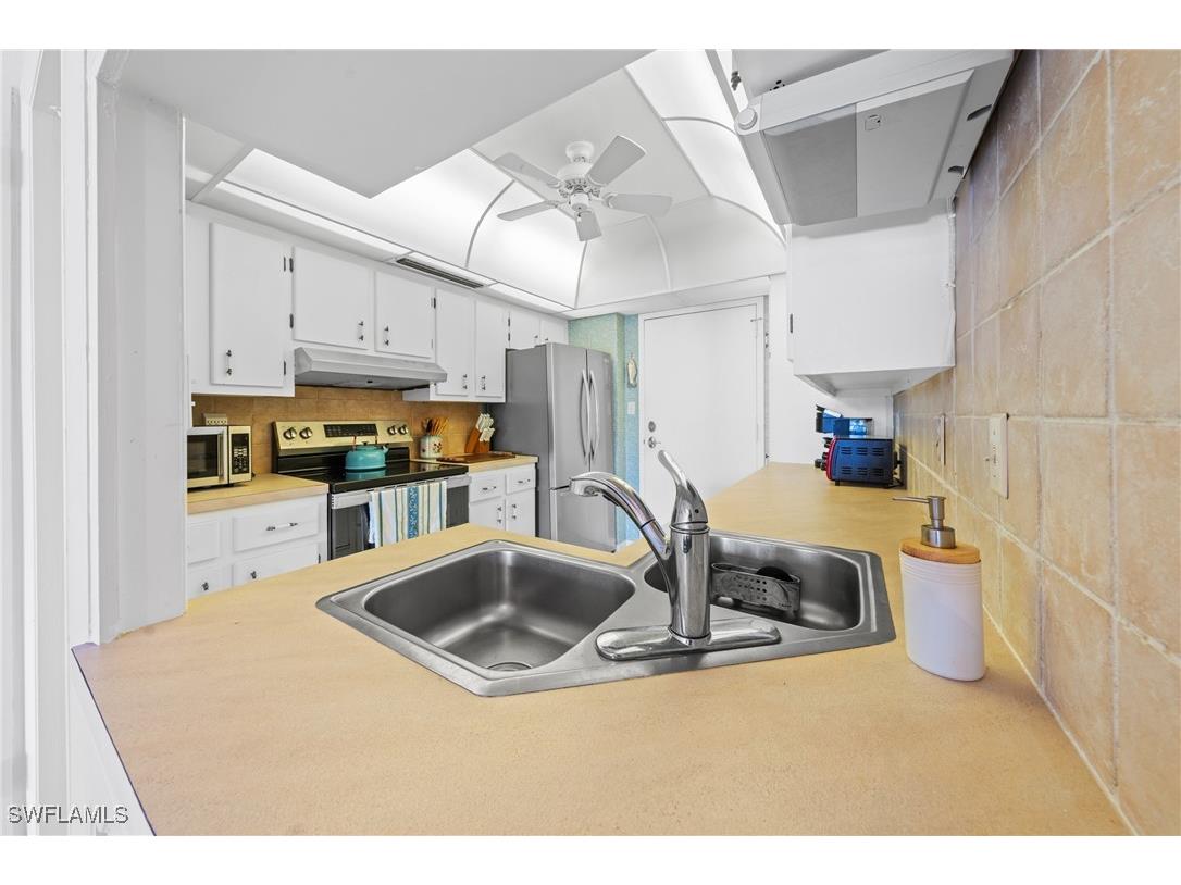 1977 Gulf Shore Boulevard N #302 Naples FL 34102 225072959 image16