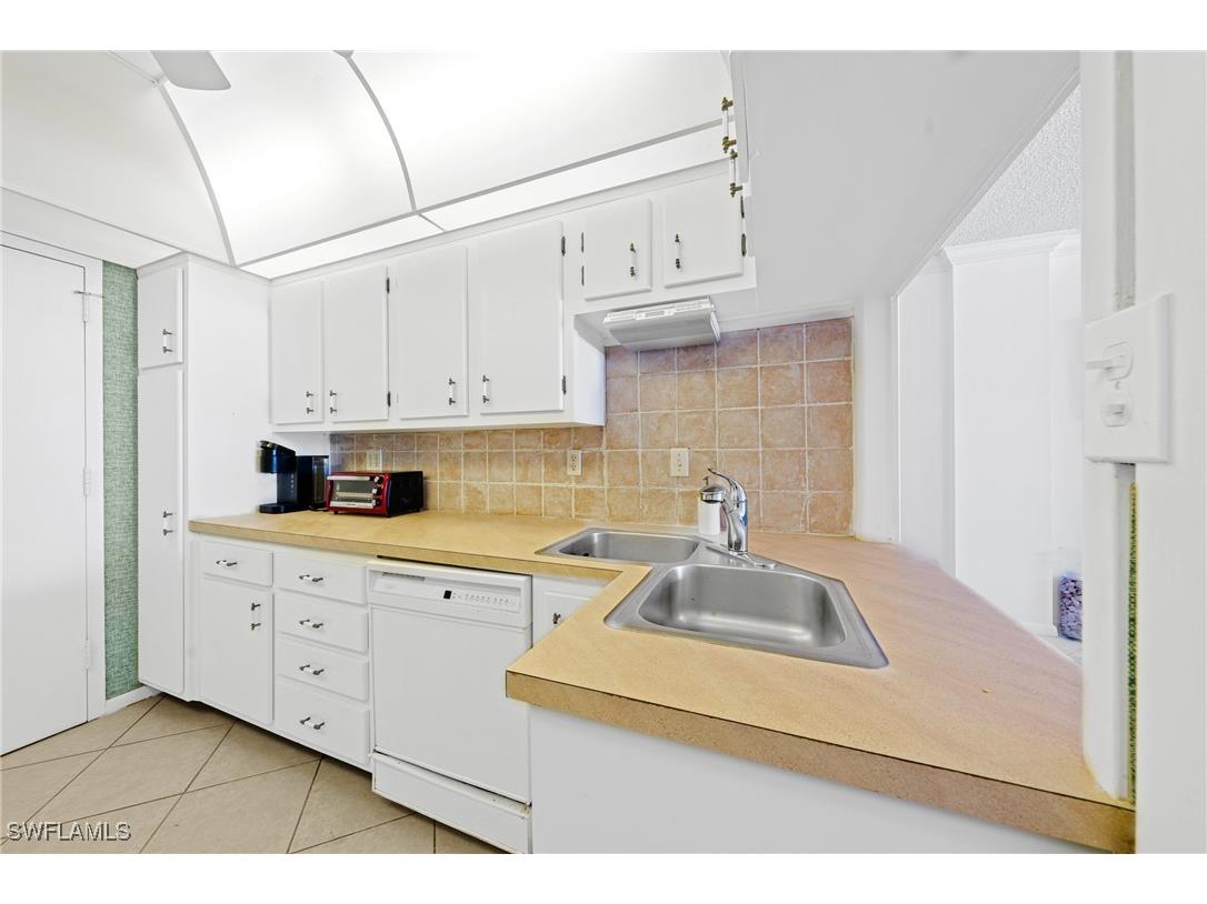 1977 Gulf Shore Boulevard N #302 Naples FL 34102 225072959 image17