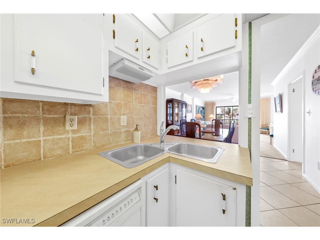 1977 Gulf Shore Boulevard N #302 Naples FL 34102 225072959 image18