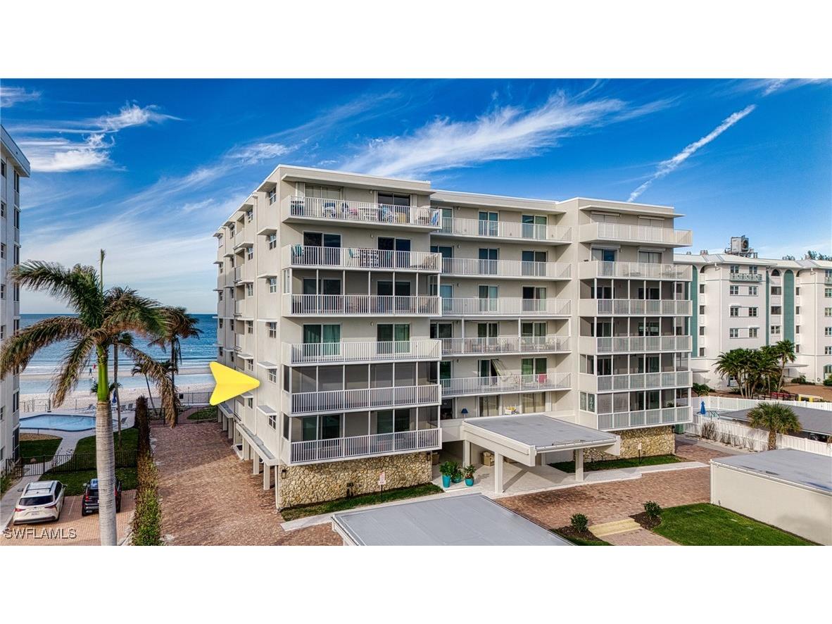 1977 Gulf Shore Boulevard N #302 Naples FL 34102 225072959 image2