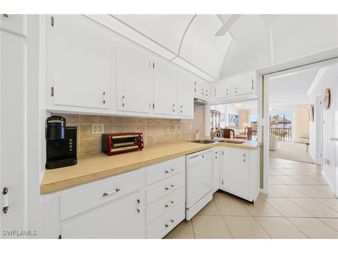 1977 Gulf Shore Boulevard N #302 Naples FL 34102 225072959 image20