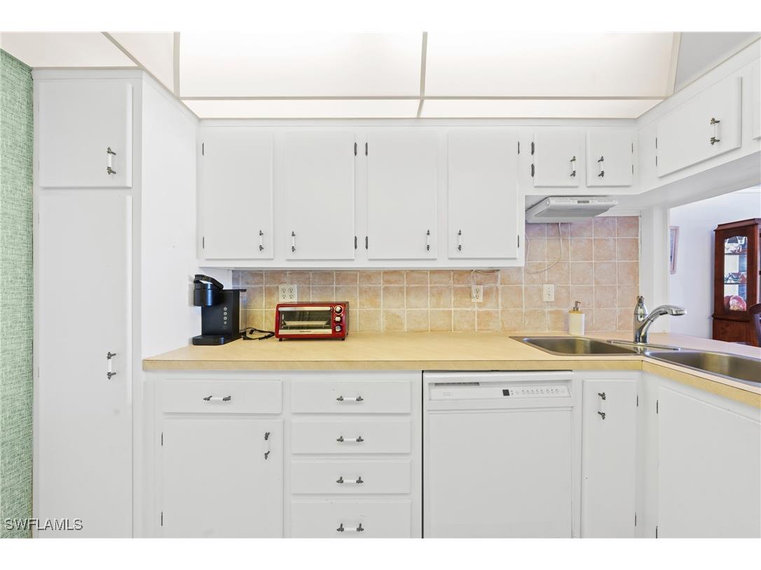 1977 Gulf Shore Boulevard N #302 Naples FL 34102 225072959 image21