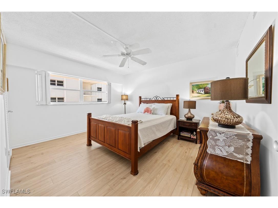 1977 Gulf Shore Boulevard N #302 Naples FL 34102 225072959 image27