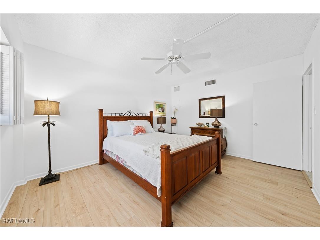 1977 Gulf Shore Boulevard N #302 Naples FL 34102 225072959 image28