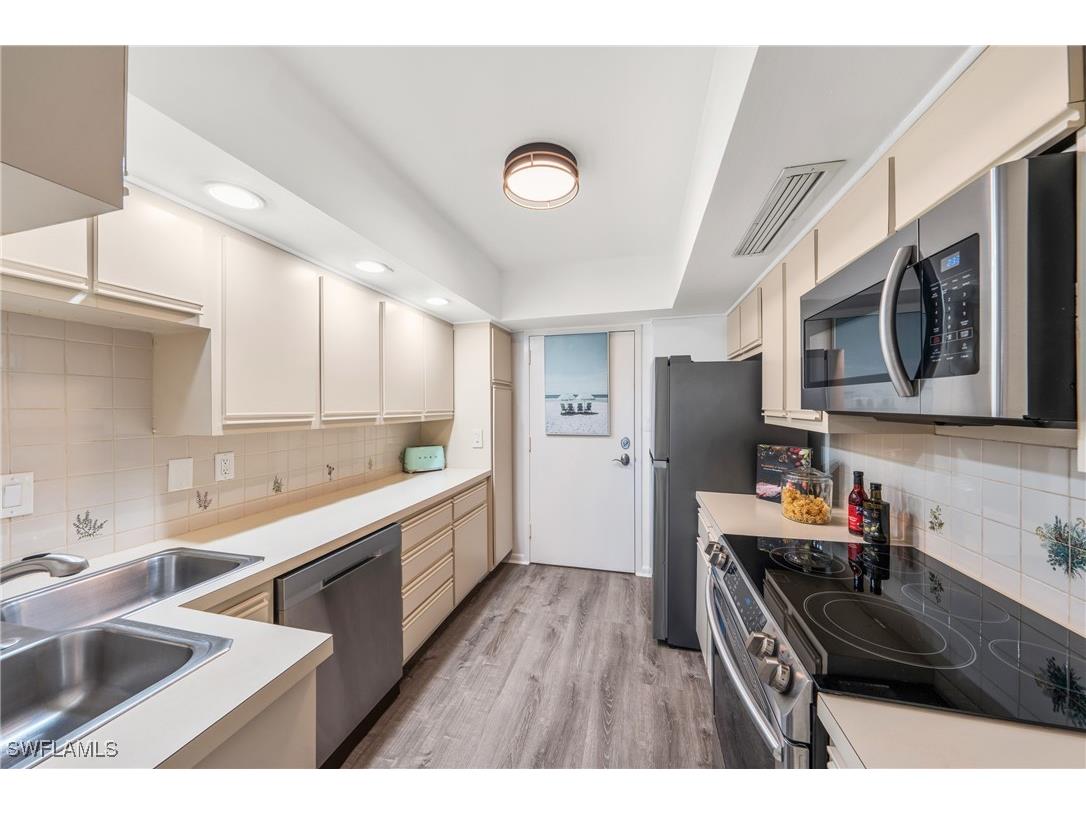 1977 Gulf Shore Boulevard N #306 Naples FL 34102 225078190 image17