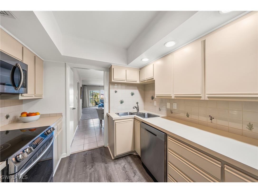 1977 Gulf Shore Boulevard N #306 Naples FL 34102 225078190 image18