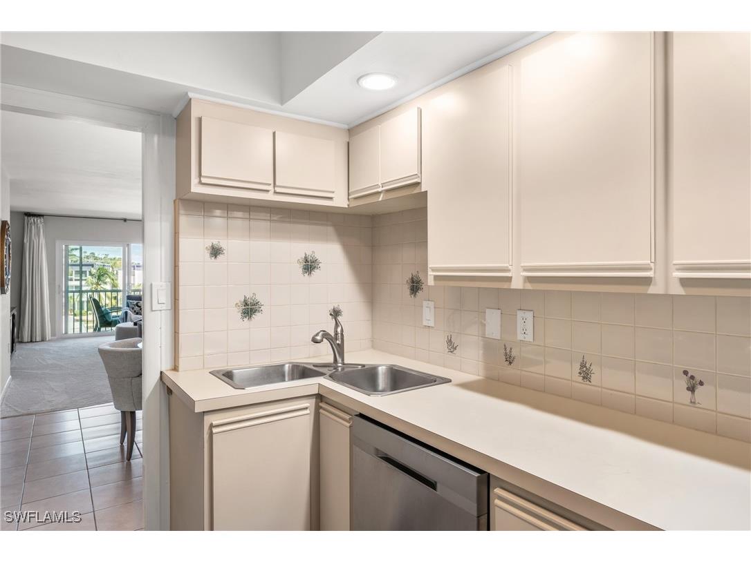 1977 Gulf Shore Boulevard N #306 Naples FL 34102 225078190 image19