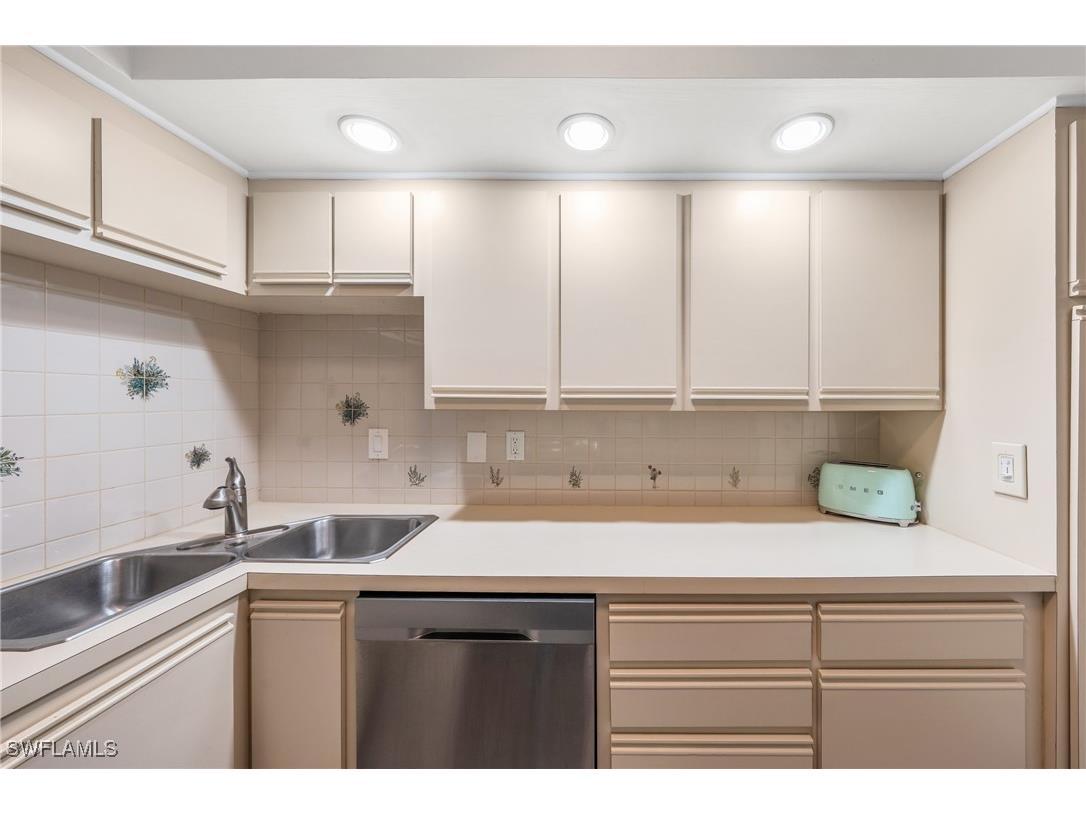 1977 Gulf Shore Boulevard N #306 Naples FL 34102 225078190 image20