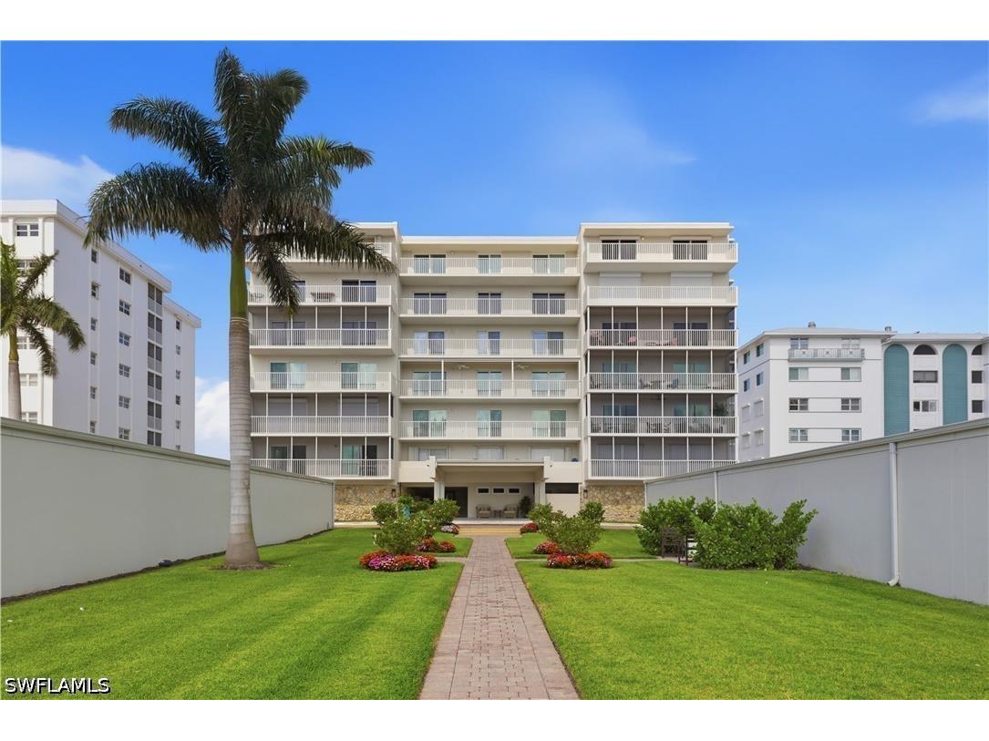 1977 Gulf Shore Boulevard N #306 Naples FL 34102 226019648 image1
