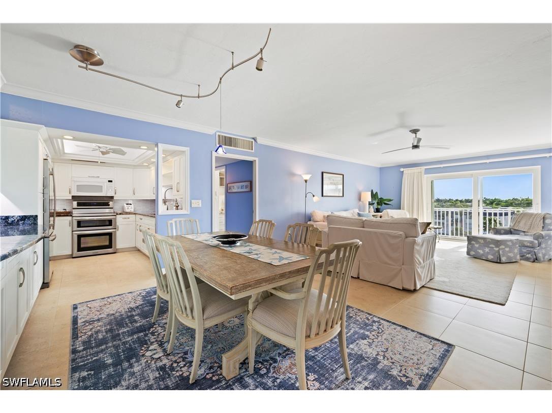 1977 Gulf Shore Boulevard N #504 Naples FL 34102 226016595 image3