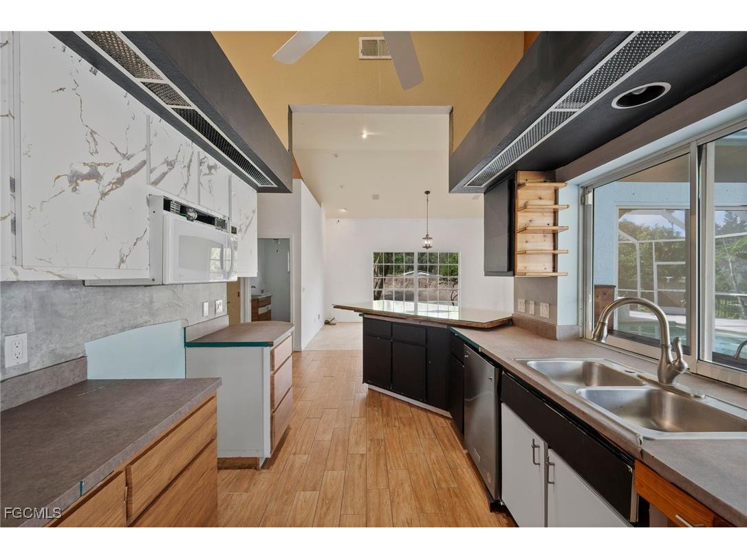 1981 Carbonata Drive Alva FL 33920 2025013967 image9