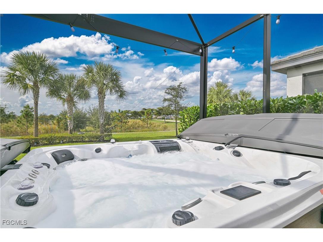 19828 Beechcrest Place Estero FL 33928 2025024105 image8