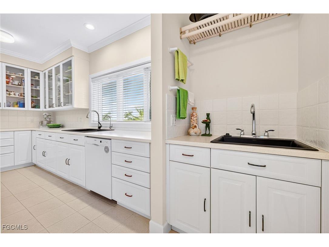 1987 My Tern Court Sanibel FL 33957 2025020448 image10