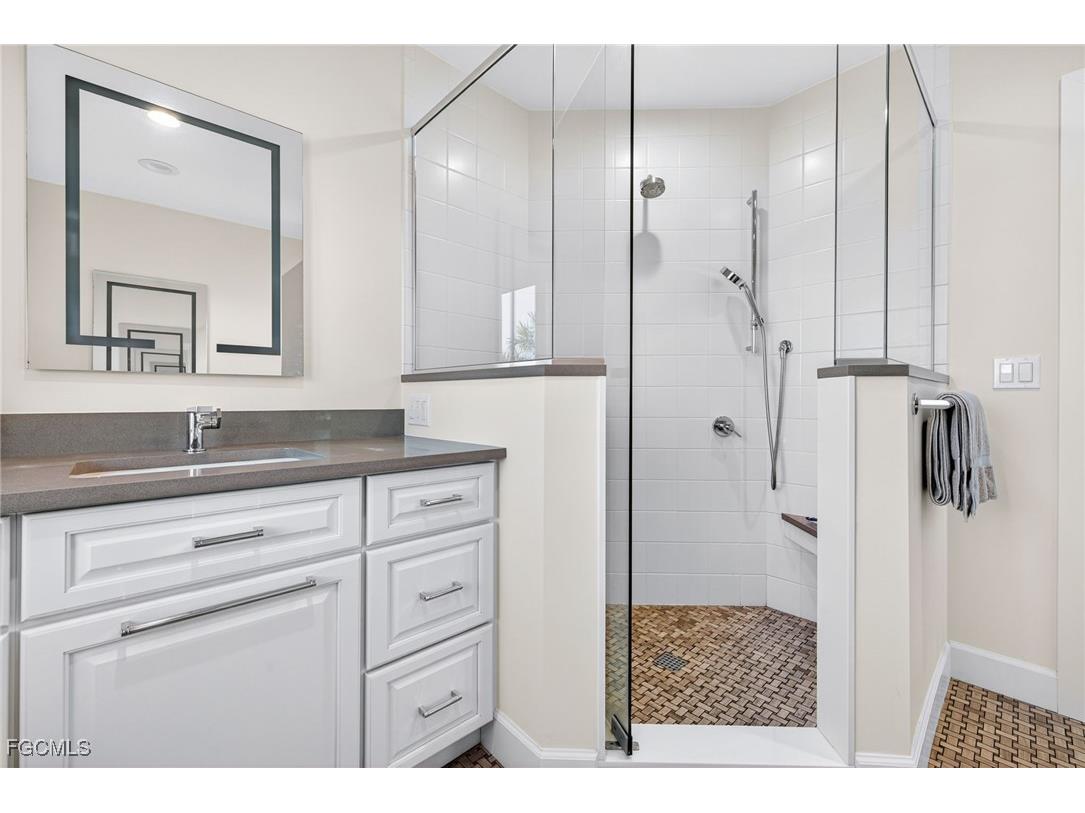 1987 My Tern Court Sanibel FL 33957 2025020448 image23