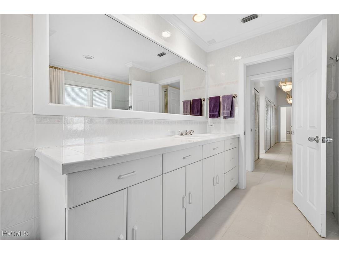 1987 My Tern Court Sanibel FL 33957 2025020448 image30