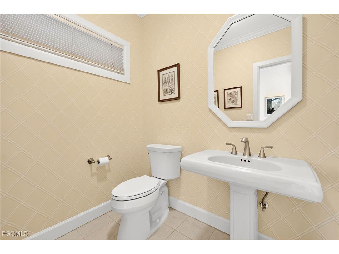 1987 My Tern Court Sanibel FL 33957 2025020448 image32