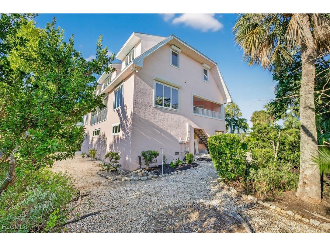 1987 My Tern Court Sanibel FL 33957 2025020448 image38