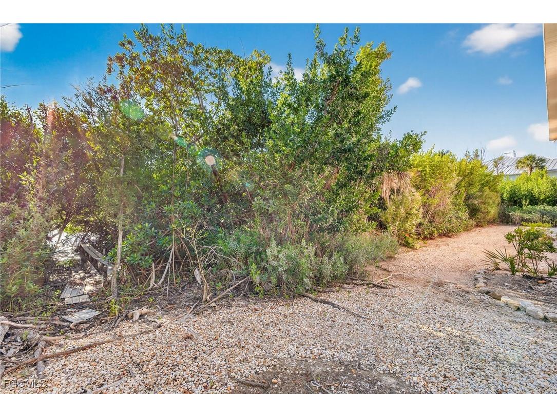 1987 My Tern Court Sanibel FL 33957 2025020448 image39