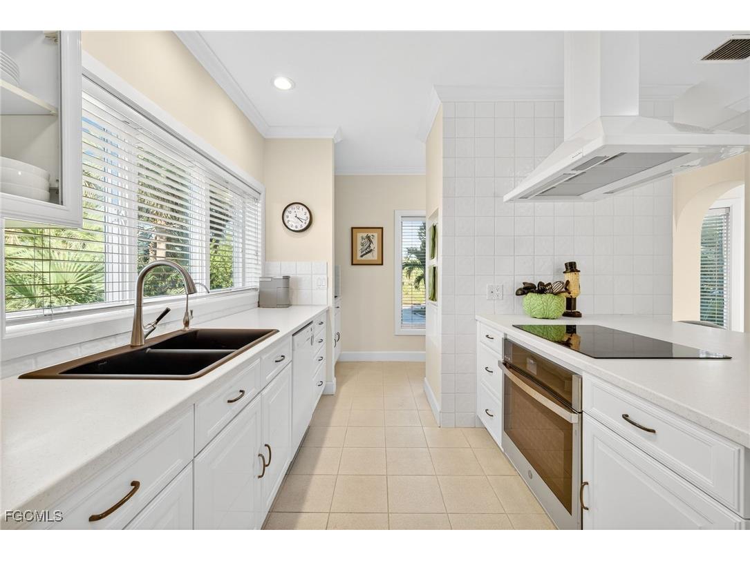 1987 My Tern Court Sanibel FL 33957 2025020448 image5