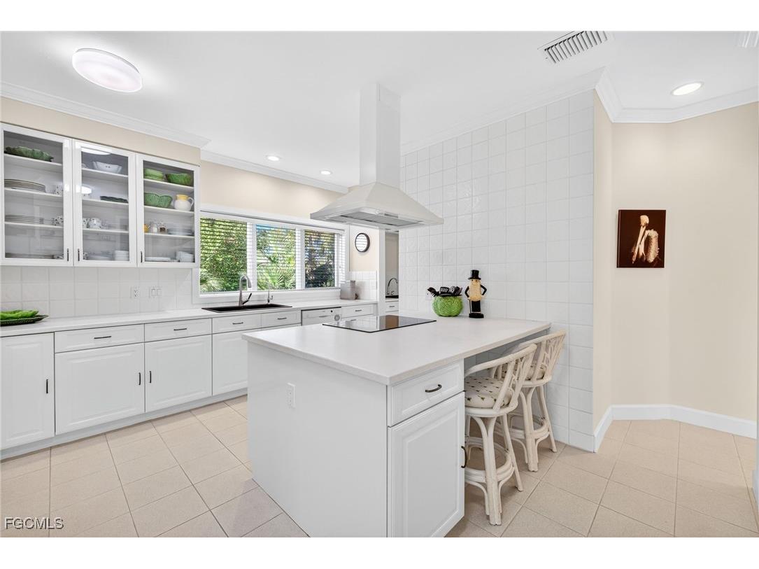 1987 My Tern Court Sanibel FL 33957 2025020448 image6