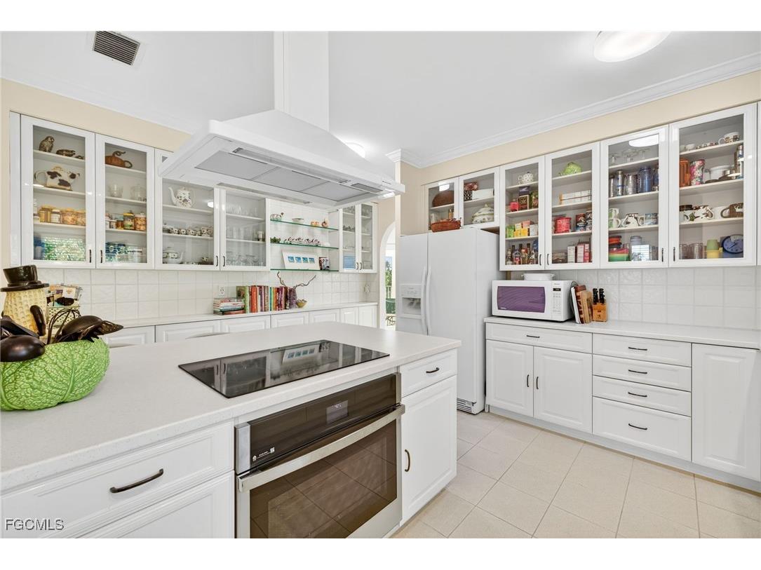 1987 My Tern Court Sanibel FL 33957 2025020448 image8