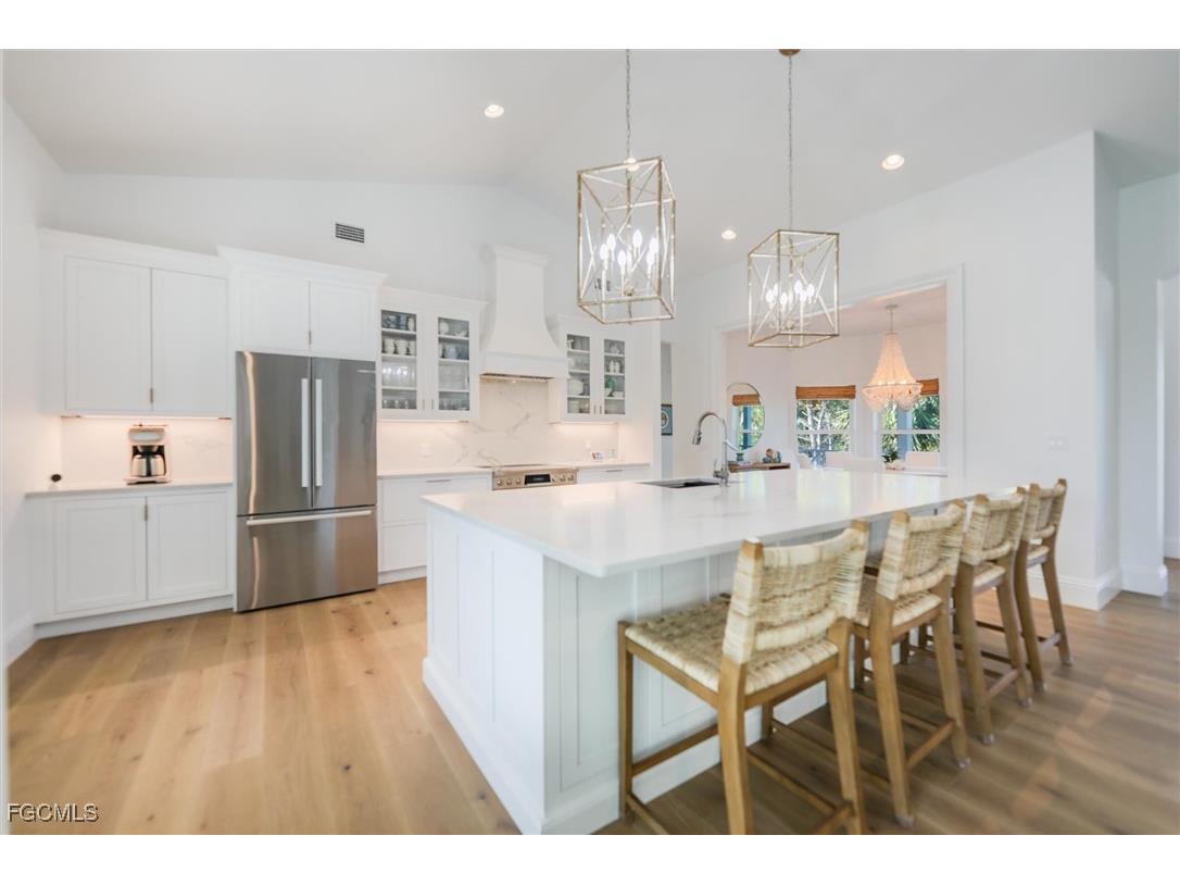 1990 My Tern Court Sanibel FL 33957 2025015594 image10