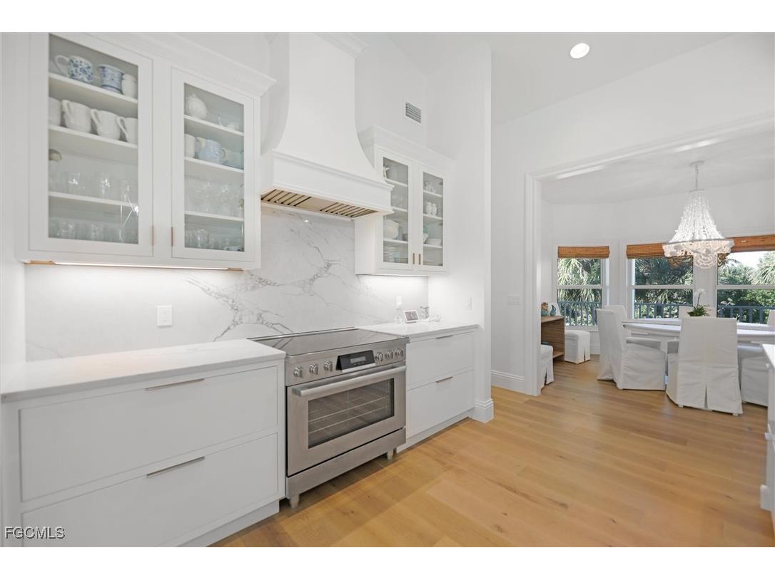 1990 My Tern Court Sanibel FL 33957 2025015594 image11