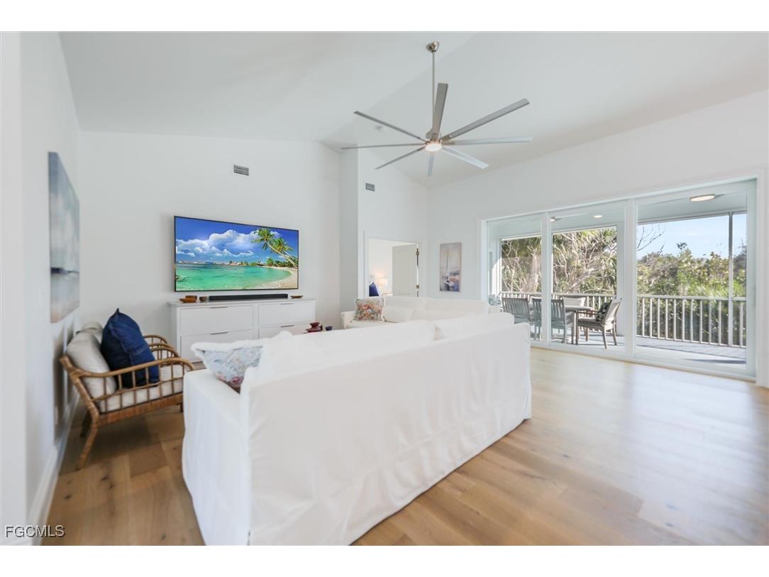 1990 My Tern Court Sanibel FL 33957 2025015594 image14