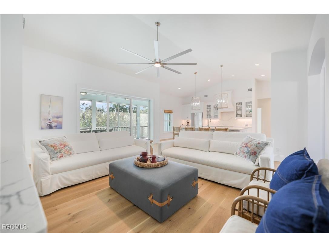 1990 My Tern Court Sanibel FL 33957 2025015594 image15